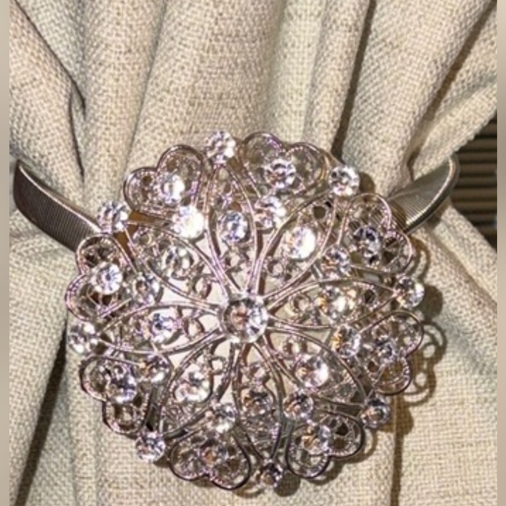 NWOT Curtains Intricate Silver Tone Holders Set